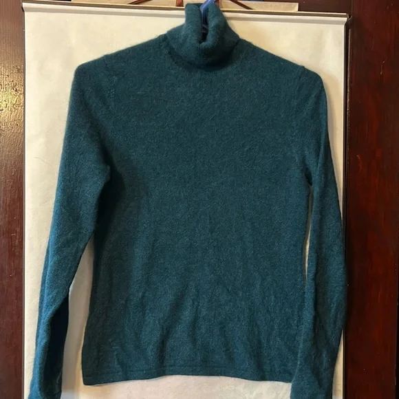 Lord & Taylor 100% cashmere turtleneck sweater, woman’s L fit M - Picture 1 of 4